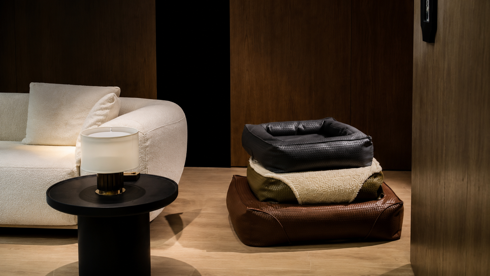 Luxury Pet Bed Collection chatgpt image 2026年8月7日 13 55 25